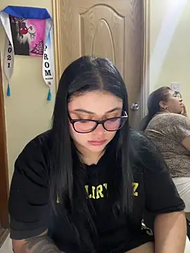 alissonfernandez  online show from February 15, 7:02 pm