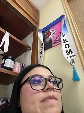 alissonfernandez  online show from March 20, 10:44 pm