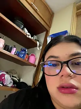 alissonfernandez  online show from February 21, 10:50 am