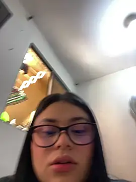alissonfernandez  online show from July 13, 4:06 pm