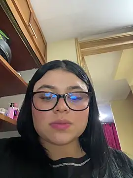 Snapshot of alissonfernandez_ chatting on November 15, 12:58 am alissonfernandez online show from November 15, 12:58 am