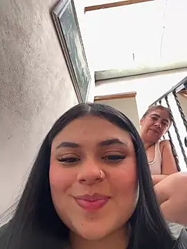 alissonfernandez  online show from May 20, 7:22 pm