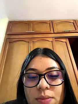 Snapshot of alissonfernandez_ chatting on September 19, 4:38 am alissonfernandez online show from September 19, 4:38 am