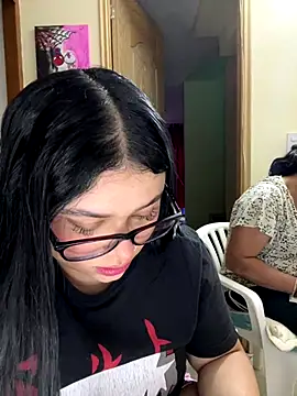 Snapshot of alissonfernandez_ chatting on November 13, 10:13 pm alissonfernandez online show from November 13, 10:13 pm