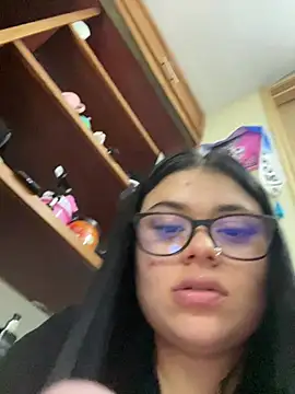 alissonfernandez  online show from February 4, 1:33 am