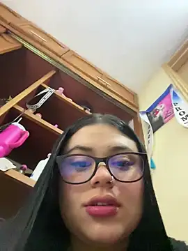 alissonfernandez  online show from March 22, 7:26 pm