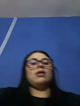 alissonfernandez  online show from April 11, 10:46 pm