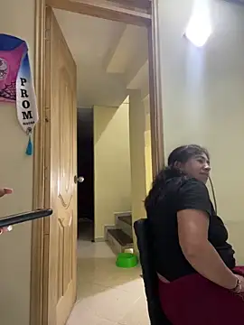 Snapshot of alissonfernandez_ chatting on December 4, 1:04 am alissonfernandez online show from December 4, 1:04 am