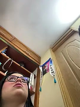 alissonfernandez  online show from March 10, 11:36 am
