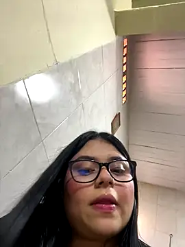 Snapshot of alissonfernandez_ chatting on October 3, 1:01 pm alissonfernandez online show from October 3, 1:01 pm