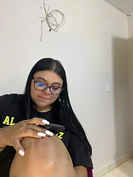 alissonfernandez  online show from April 26, 8:06 pm