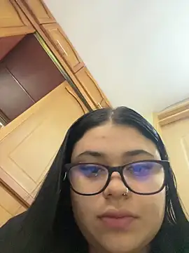 alissonfernandez  online show from February 10, 11:31 am