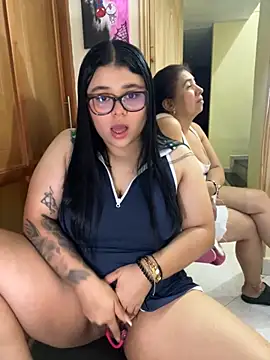 Snapshot of alissonfernandez_ chatting on November 11, 12:27 am alissonfernandez online show from November 11, 12:27 am