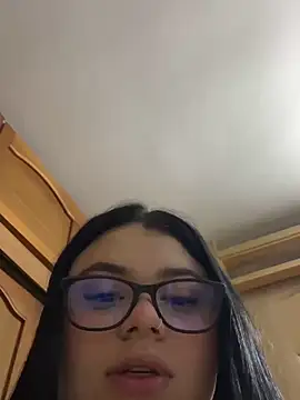 Snapshot of alissonfernandez_ chatting on November 26, 11:21 am alissonfernandez online show from November 26, 11:21 am