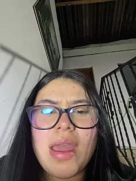 alissonfernandez  online show from July 5, 12:48 am