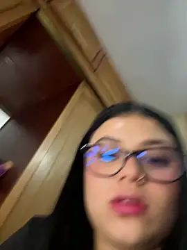 Snapshot of alissonfernandez_ chatting on November 27, 12:44 am alissonfernandez online show from November 27, 12:44 am