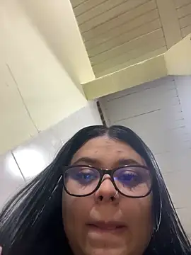 Snapshot of alissonfernandez_ chatting on October 14, 10:27 am alissonfernandez online show from October 14, 10:27 am