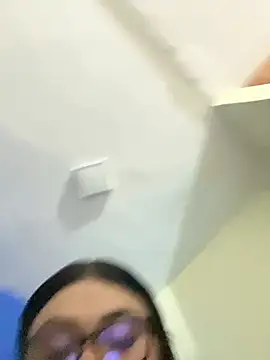 alissonfernandez  online show from February 28, 1:16 am