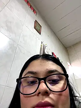 Snapshot of alissonfernandez_ chatting on October 4, 8:43 pm alissonfernandez online show from October 4, 8:43 pm