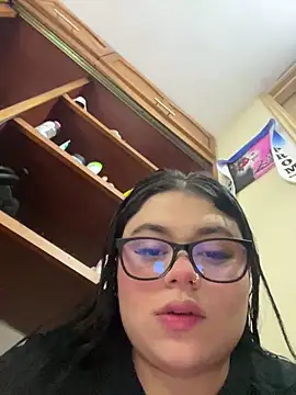 alissonfernandez  online show from April 5, 7:31 pm