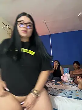 alissonfernandez  online show from February 8, 7:00 pm