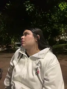 Snapshot of alissonfernandez_ chatting on March 23, 4:27 am alissonfernandez online show from March 23, 4:27 am