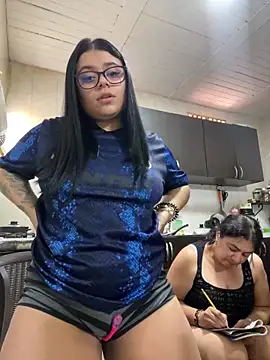 Snapshot of alissonfernandez_ chatting on September 29, 3:28 pm alissonfernandez online show from September 29, 3:28 pm