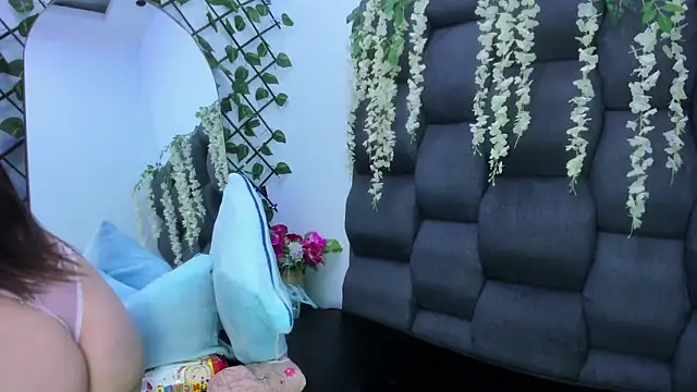 Snapshot of SophiaButt_ chatting on November 2, 2:49 am SophiaButt online show from November 2, 2:49 am