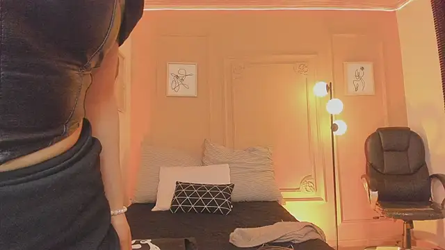 marian pinzon online show from April 2, 8:04 pm