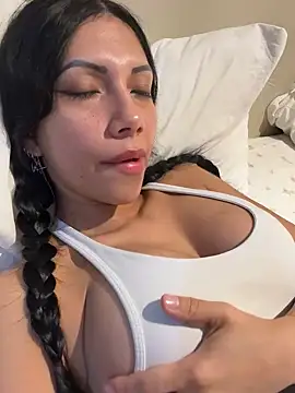 Snapshot of lapanteri chatting on February 21, 1:33 am lapanteri online show from February 21, 1:33 am