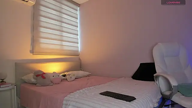 Ninamirley online show from June 11, 2:47 pm