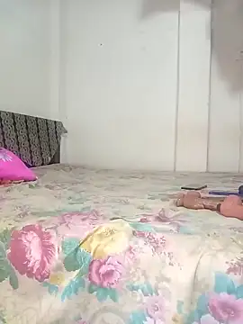 Snapshot of Aashixxx12 chatting on September 11, 12:43 am Aashixxx12 online show from September 11, 12:43 am