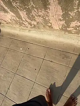 Snapshot of Desiboy___21 chatting on December 15, 3:24 am Desiboy 21 online show from December 15, 3:24 am