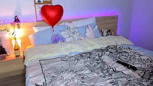 Snapshot of Shadow_Strik chatting on February 14, 2:44 pm Shadow Strik online show from February 14, 2:44 pm