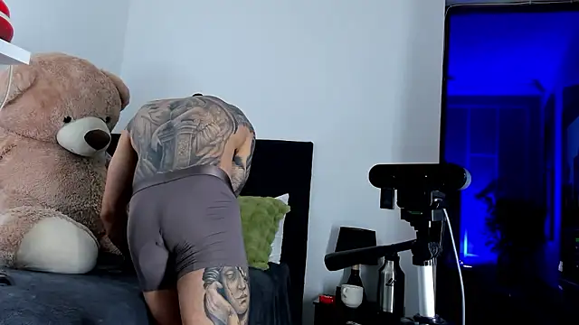 boyc022  online show from January 15, 3:32 am