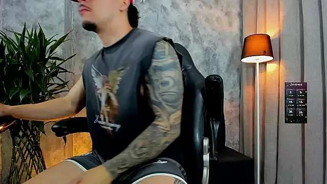 boyc022  online show from November 25, 3:23 pm