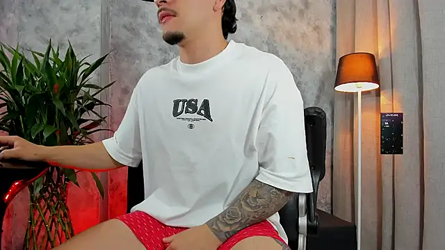 boyc022  online show from November 18, 10:40 am