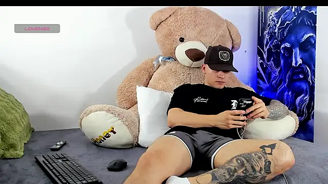 boyc022  online show from January 18, 11:19 pm