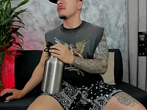 boyc022  online show from February 11, 10:20 pm