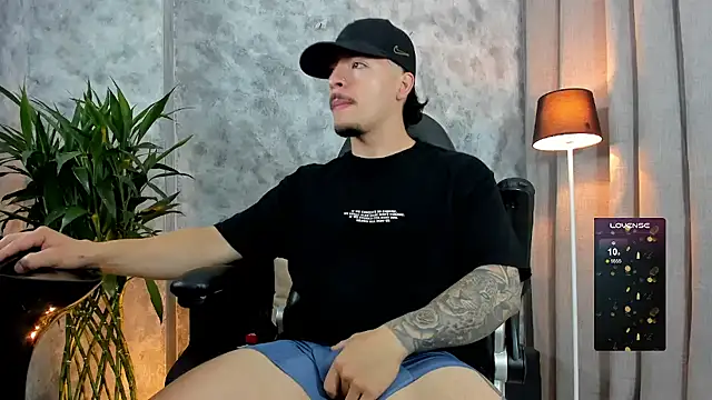 boyc022  online show from December 18, 10:19 am