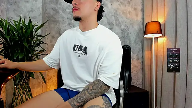 boyc022  online show from November 25, 1:17 am