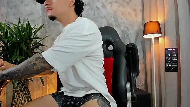 boyc022  online show from November 23, 12:59 pm