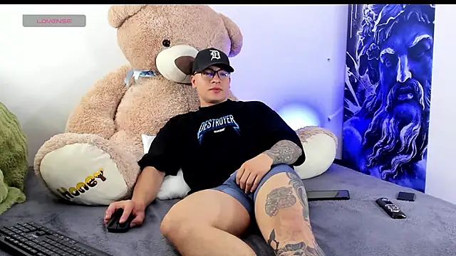 boyc022  online show from January 17, 2:26 am