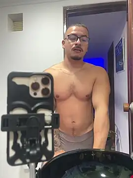 boyc022  online show from April 20, 2:03 am