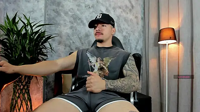 boyc022  online show from April 15, 12:53 pm