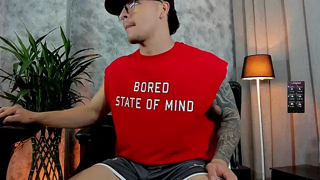 boyc022  online show from September 25, 10:38 pm