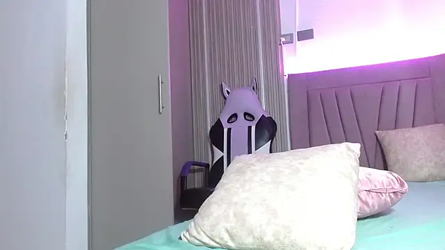 Snapshot of Melody_mercy chatting on February 8, 6:22 pm Melody mercy online show from February 8, 6:22 pm