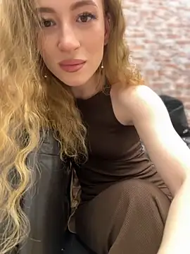 Snapshot of _AngelMoon_ chatting on October 25, 3:49 am AngelMoon online show from October 25, 3:49 am