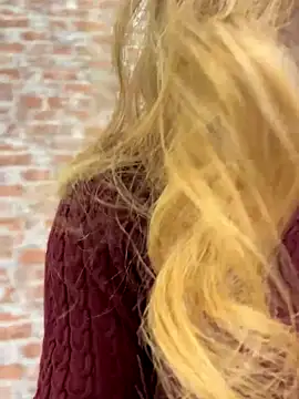 Snapshot of _AngelMoon_ chatting on November 10, 4:06 am AngelMoon online show from November 10, 4:06 am