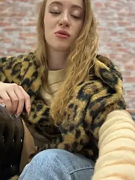 Snapshot of _AngelMoon_ chatting on October 29, 3:38 am AngelMoon online show from October 29, 3:38 am